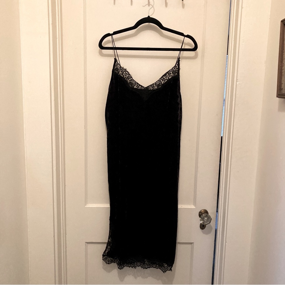 Velvet little black dress with side slit ✨